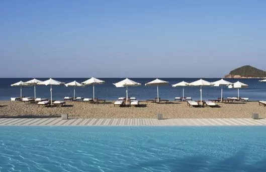 PLAZA RESORT HOTEL в 36 км от аэропорта и в 30 км от нашей клиники