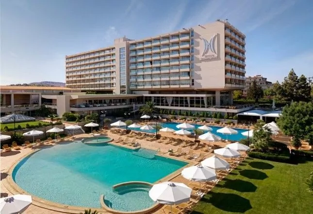 DIVANI APOLLON PALACE AND THALASSO в 24 км от аэропорта и в 5 км от нашей клиники